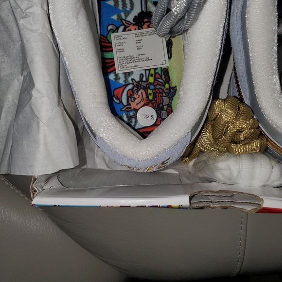 I don\'t fit the shoes. Selling size 11\'s main image 5